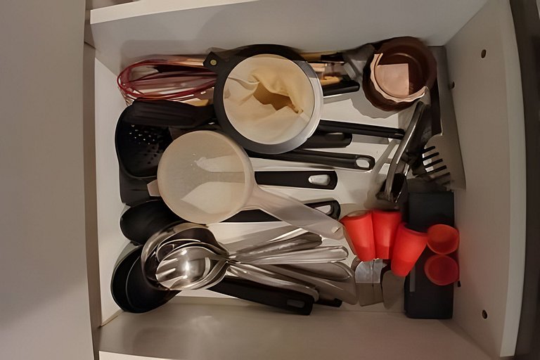 SHB - Pé na Areia em Santos: Sol, Mar e Netflix