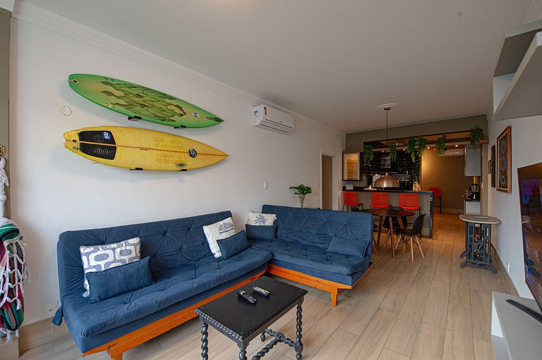 SHB - Pé na Areia em Santos: Sol, Mar e Netflix