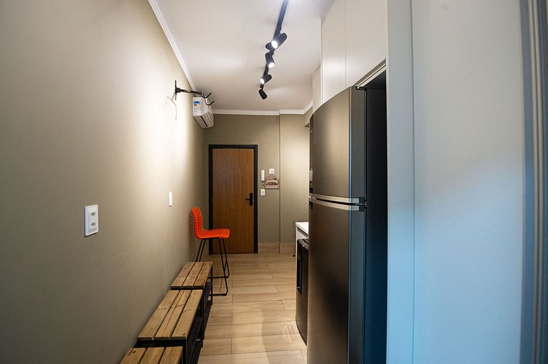 SHB - Pé na Areia em Santos: Sol, Mar e Netflix