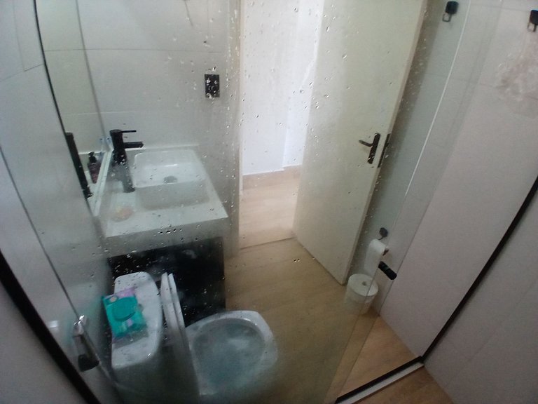 SHB - Pé na Areia em Santos: Sol, Mar e Netflix