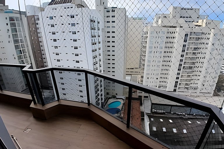 SHB • Piscina | 4 quartos | Sacada | Pitangueiras