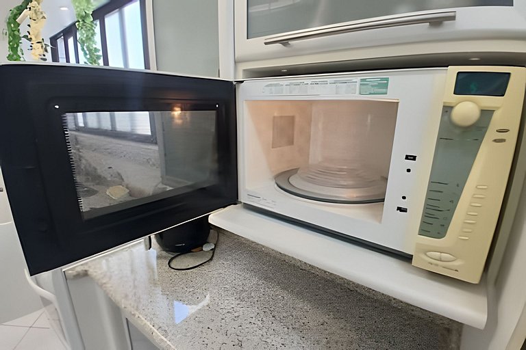 SHB • Piscina | 4 quartos | Sacada | Pitangueiras