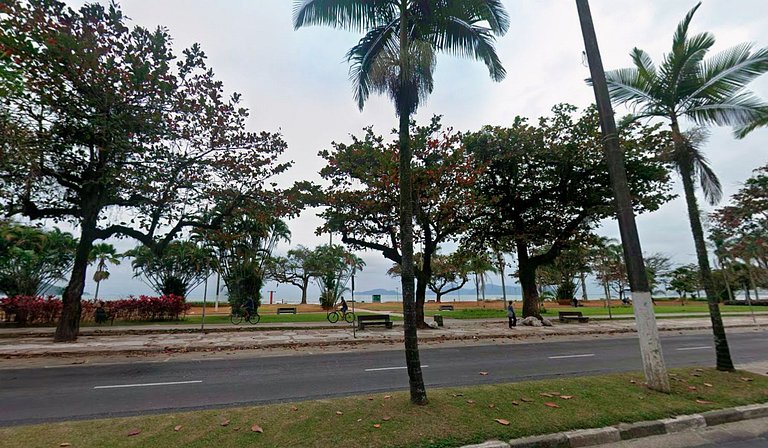 SHB - Pé na Areia em Santos: Sol, Mar e Netflix