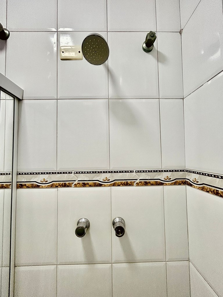 SHB - Delicioso apartamento no coração do Guarujá