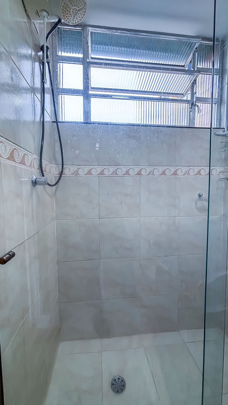 SHB • Pé na areia | Studio | Comércios
